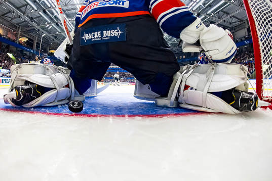s Martin Thörnberg (ej i bild) går mål 2-2