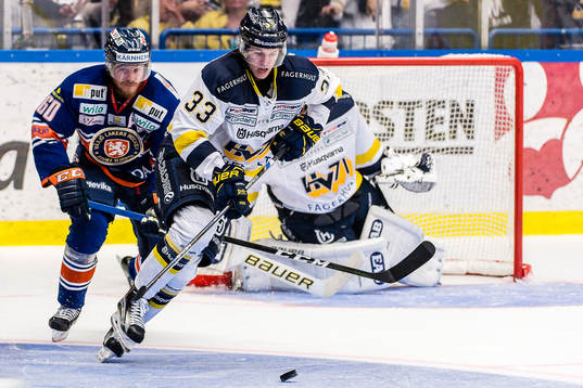 s Niklas Hansson jagas av Växjös Erik Josefsson