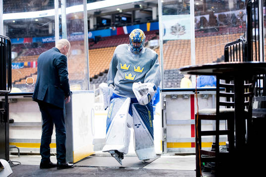 Sveriges målvakt Henrik Lundqvist lämnar Sveriges