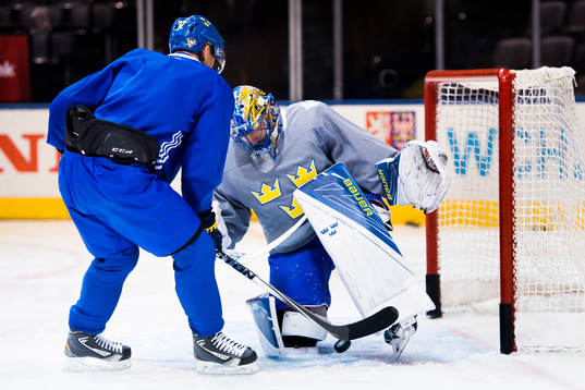 Sveriges Patric Hörnqvist och målvakt Henrik Lundqvist