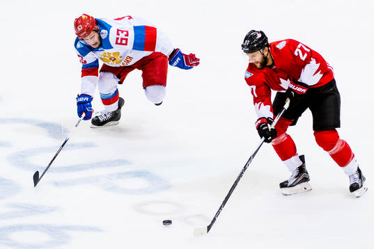Rysslands Evgenii Dadonov och Kanadas Alex Pietrangelo