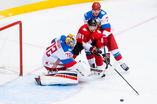 Rysslands målvakt Sergei Bobrovsky och Dmitry Kulikov samt