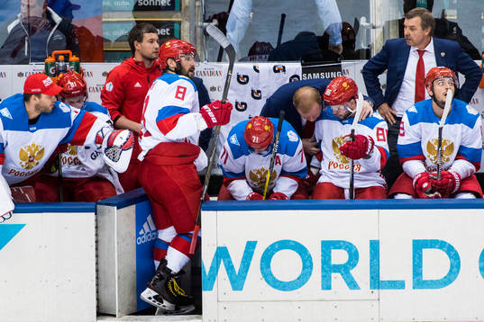 Rysslands Alex Ovechkin sätter sig på bänken