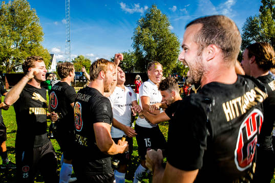 Hittarps spelare jublar