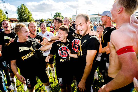 Hittarps spelare jublar