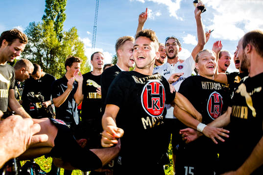 Hittarps spelare jublar