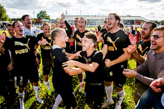 Hittarps spelare jublar