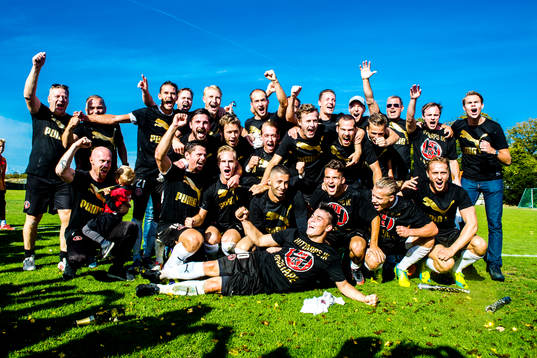 Hittarps spelare jublar