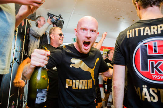 Hittarps  tränare Max Mölder  jublar