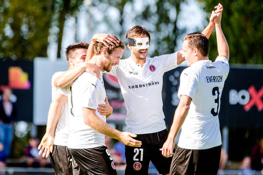 Hittarps spelare jublar