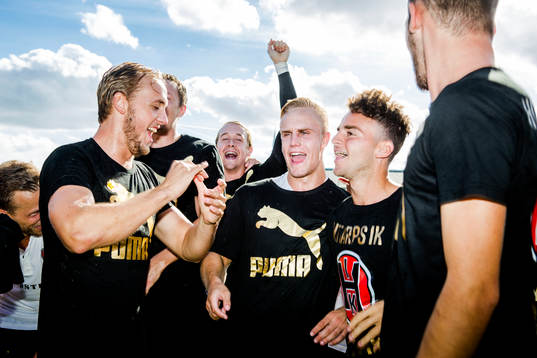 Hittarps spelare jublar