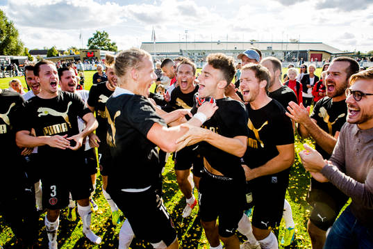 Hittarps spelare jublar