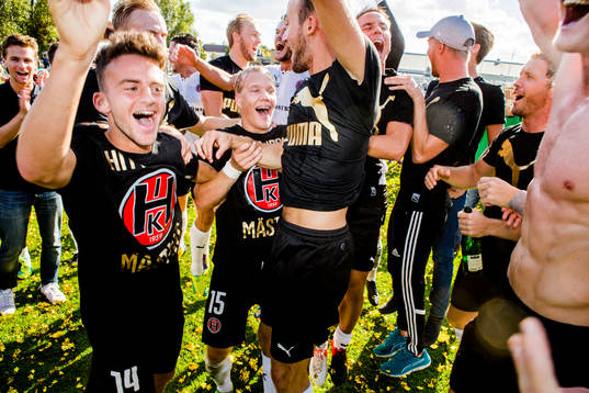 Hittarps spelare jublar