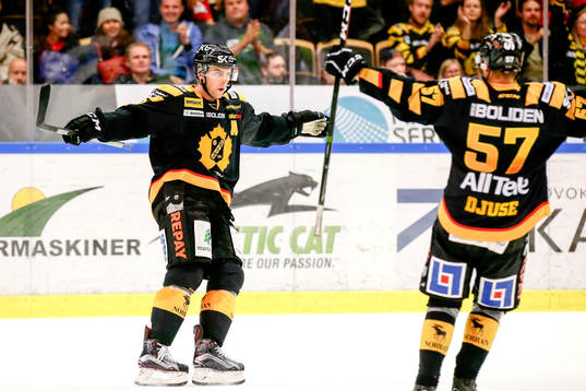 Skellefteås Joakim Lindström jublar