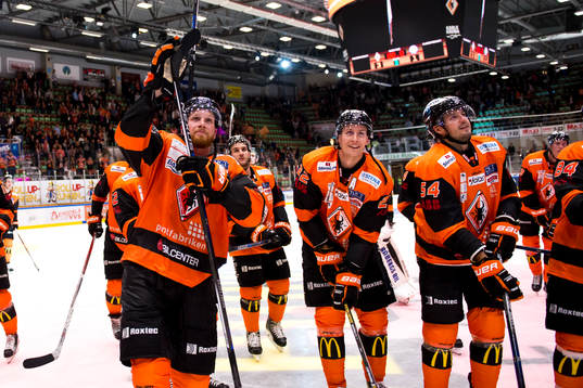 Karlskronas spelare jublar