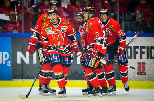 Örebros Tom Wandell gör 3-1 och jublar med Daniel Viksten