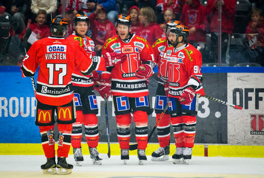 Örebros Tom Wandell gör 3-1 och jublar med Daniel Viksten