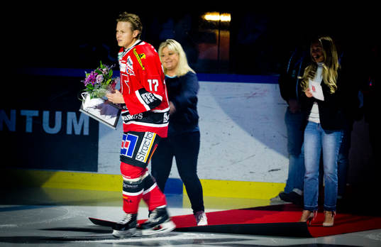 Örebros Daniel Viksten får pris som rinkens riddare