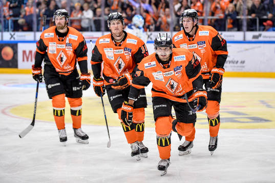 Karlskronas Alexander Deilert jublar