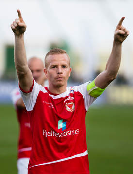 Kalmars Jonathan Ring jublar