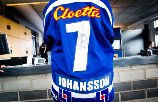 Signerad Magnus Johansson matchtröja innan matchen