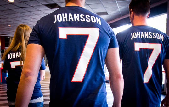 Signerad Magnus Johansson matchtröja innan matchen