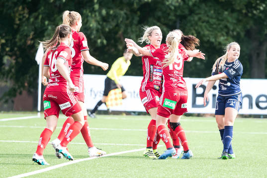 Bläddra bland fler bilder av Fotboll, Damallsvenskan, Kvarnsveden - Piteå