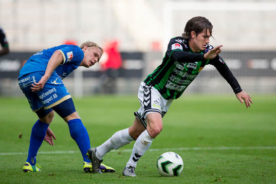 Ljungskiles Linus Tornblad mot GAIS Robin Book