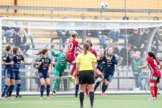 Chans vid Kvarnsvedens mål i fotbollsmatchen i
