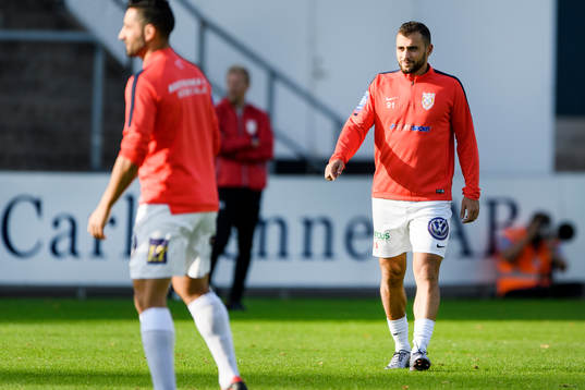 Assyriskas Mattias Genc före fotbollsmatchen i Superettan
