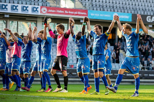 Ljungskile jubel framför tillresta supportrar