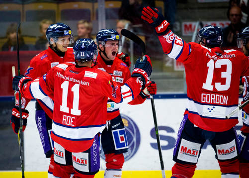 Linköpings Broc Little gör 1-0 och jublar med Garret Roe