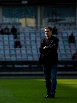 Ljungskiles tränare Zoran Lukic  innan fotbollsmatchen i