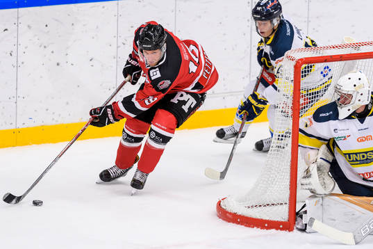 Piteås David Pettersson med pucken