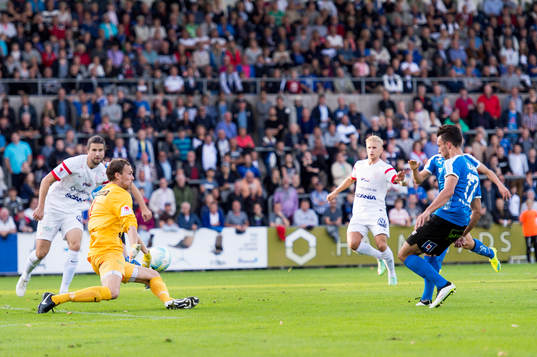 Halmstads Sead Haksabanovic gör 1-1 och jublar