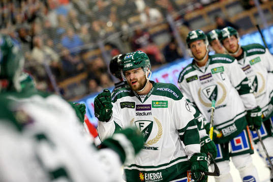 Färjestads Linus Persson jublar