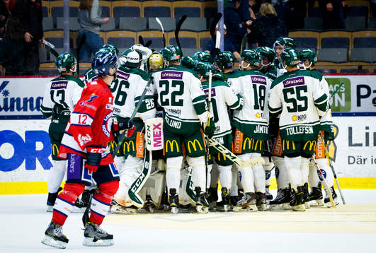 Färjestads Rasmus Asplund gör 3-4 och jublar och
