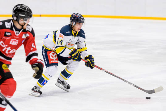 Sundsvalls Simon Lövgren med pucken