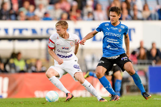 Assyriskas Tim Söderström och Halmstads Ivo Pekalski