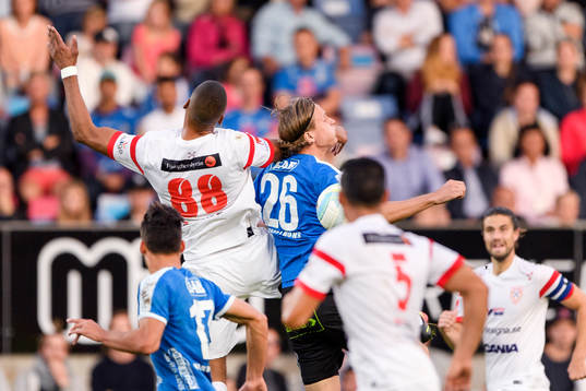 Assyriskas Kyle Konwea och Halmstads Alexander Berntsson