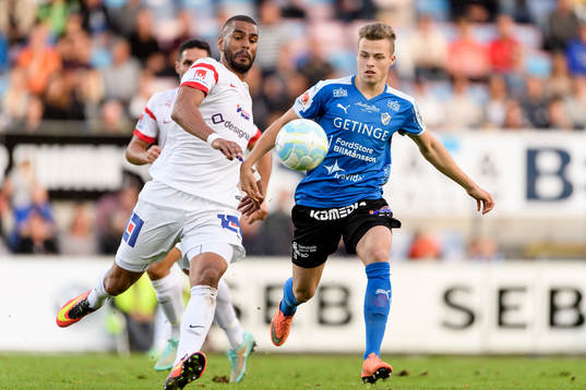 Assyriskas Kyle Konwea och Halmstads Gabriel Gudmundsson