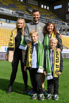 Elfsborgs målvakt Kevin Stuhr Ellegaard poserar med