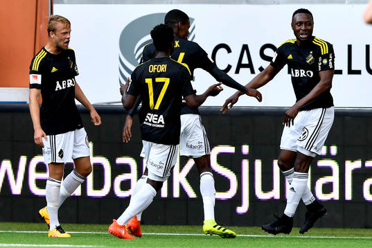 s Chinedu Ogbuke Obasi jublar