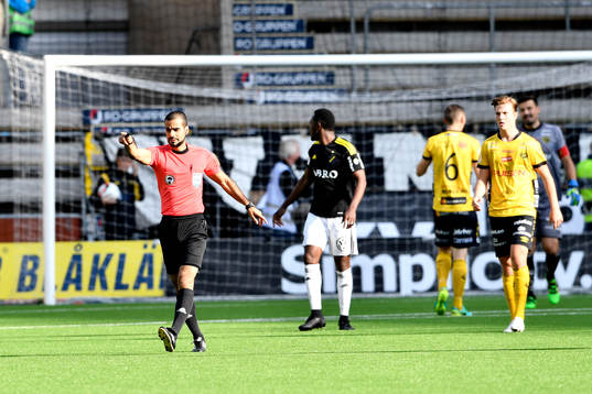 Domaren avbryter matchen