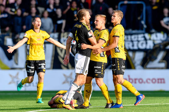 s Nils-Eric Johansson bråkar med Elfsborgs Per Frick