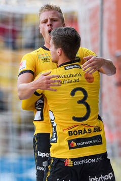 Elfsborgs Per Frick och Adam Lundqvist jublar