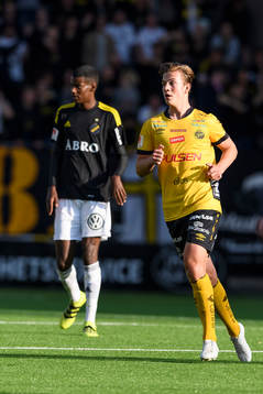 s Alexander Isak i bakgrunden