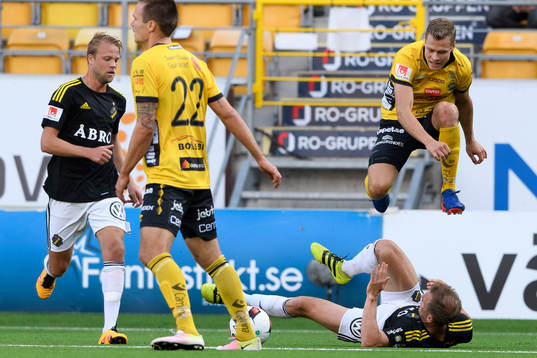 s Per Karlsson (liggande)