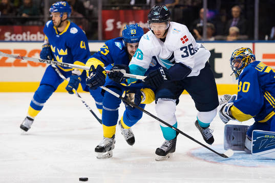 Sveriges Oliver Ekman Larsson kämpar mot Europas Jannik