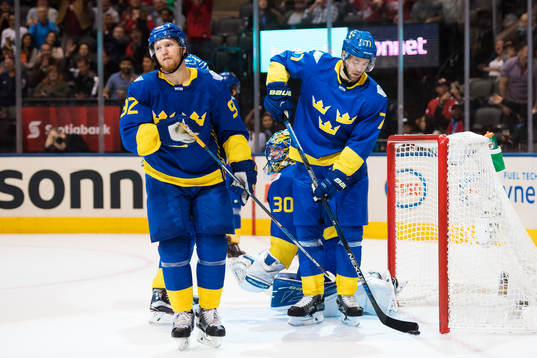 Sveriges Gabriel Landeskog, målvakt Henrik Lundqvist och
